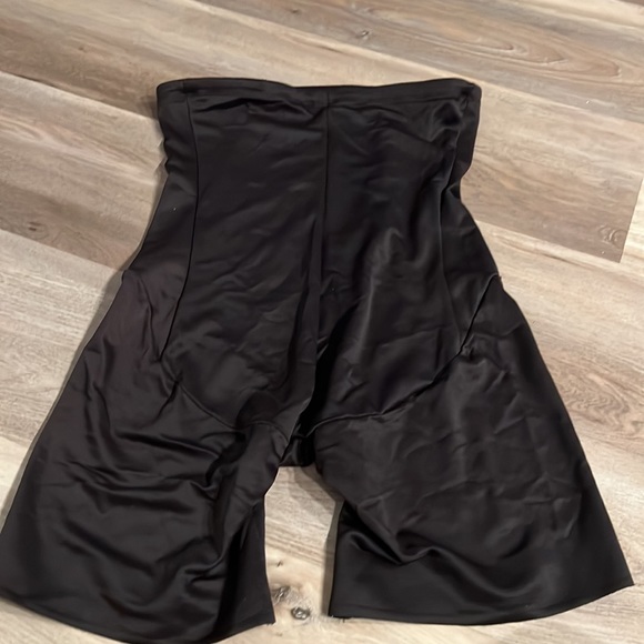 MiracleSuit black shape-wear 2X - Picture 5 of 5